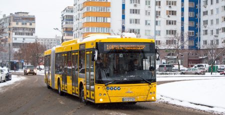 Київпастранс запустив дублюючі автобуси замість тролейбусів, знерухомлених без електрики