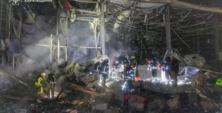 Комбінована атака рф по передмістю Харкова: 4 людей загинуло, зруйновано поштовий термінал (фото, відео)