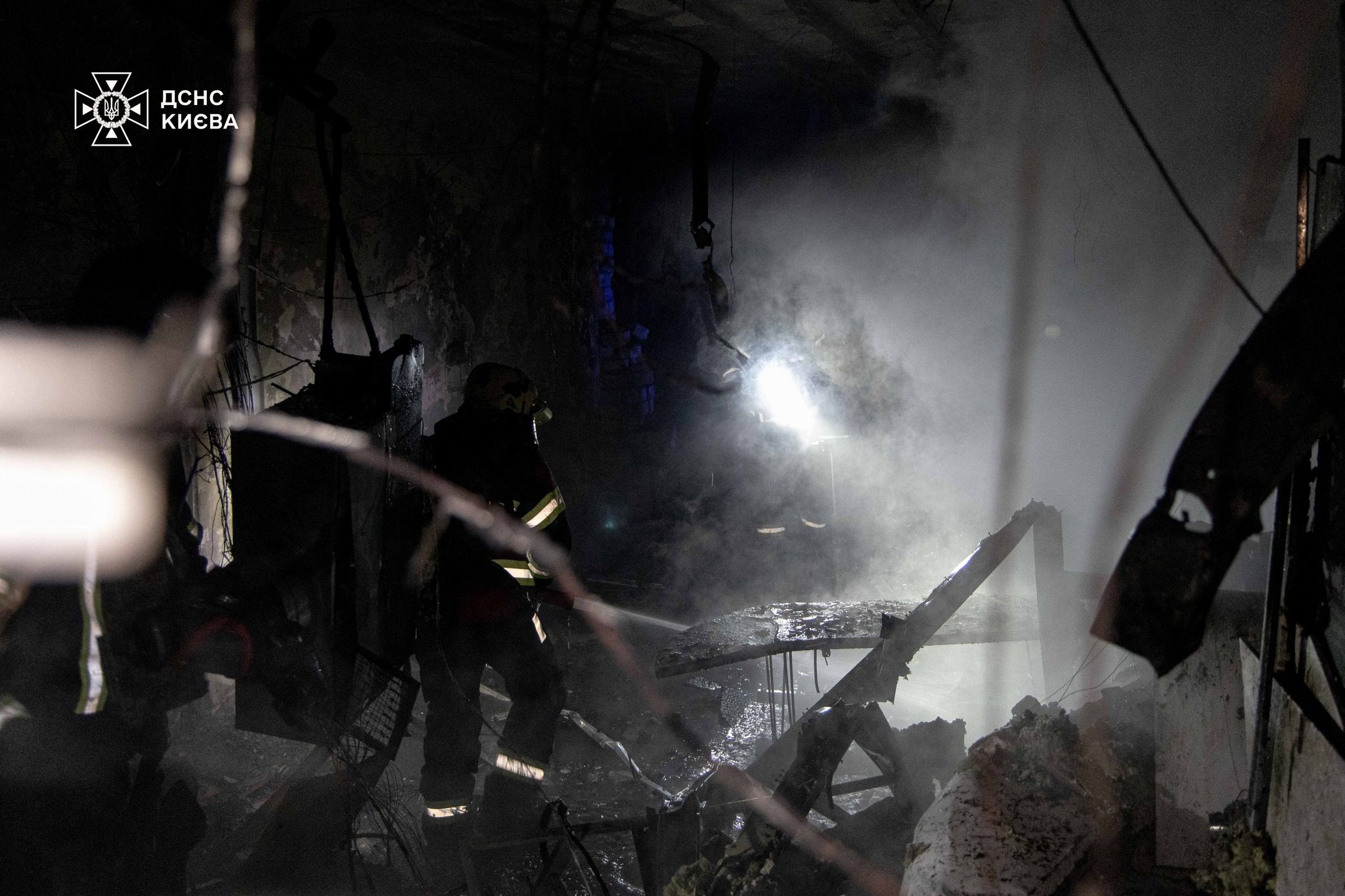 Через влучання БпЛА у приватну клініку на Оболоні загинув чоловік, щонайменше ще три особи постраждали