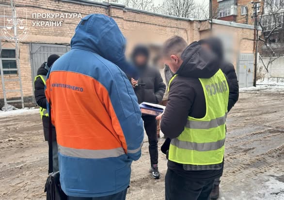 Затримано посадовця «Київтеплоенерго» у справі про падіння дівчини в яму з окропом на ділянці, де стався порив тепломережі