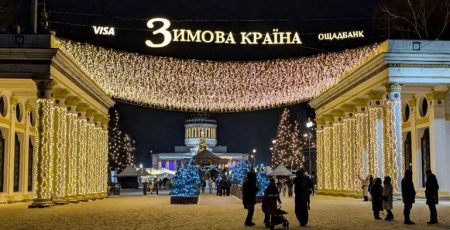 Правоохоронці знайшли чоловіка, який влаштував бійку у роздягальні ковзанки на ВДНГ (фото, відео)