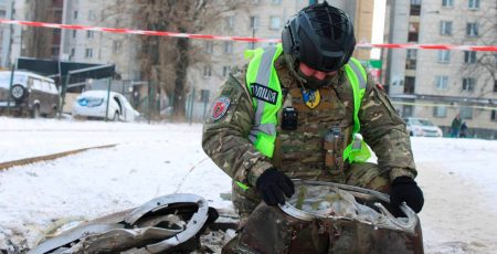 У Києві поблизу багатоповерхівки виявили бойову частину ракети Іскандер-М (фото, відео)