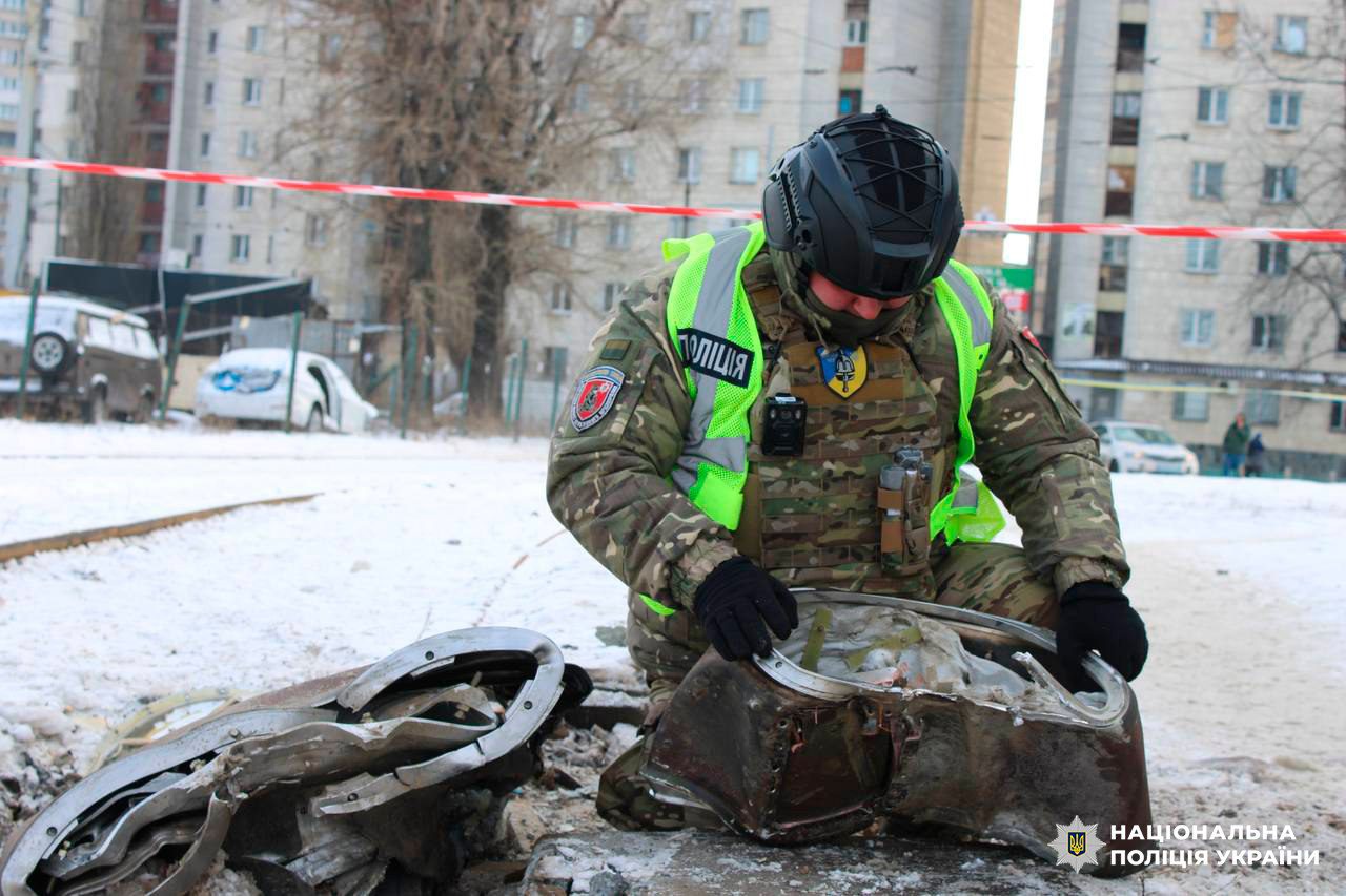 У Києві поблизу багатоповерхівки виявили бойову частину ракети Іскандер-М (фото, відео)