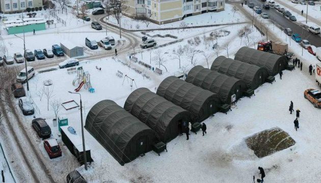 На Троєщині розгорнули два наметові містечка через відсутність тепла та світла