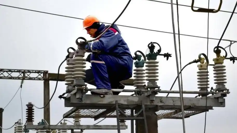 Білогородка: енергетики Київщини ліквідують наслідки негоди у громаді