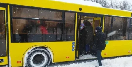 Зміни руху на вихідних: чотири автобусні маршрути у Києві курсуватимуть інакше, ніж зазвичай