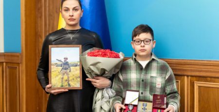 Родина загиблого сержанта Віталія Жеребчука отримала його орден «За мужність» та «Хрест Сил Спеціальних Операцій»