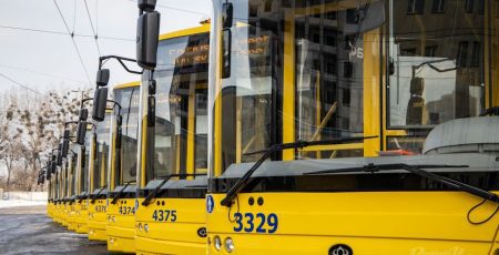 Через порушення в роботі енергосистемиу столиці організовано рух дублюючих автобусних маршрутів, є перебої з теплопостачанням і гарячою водою