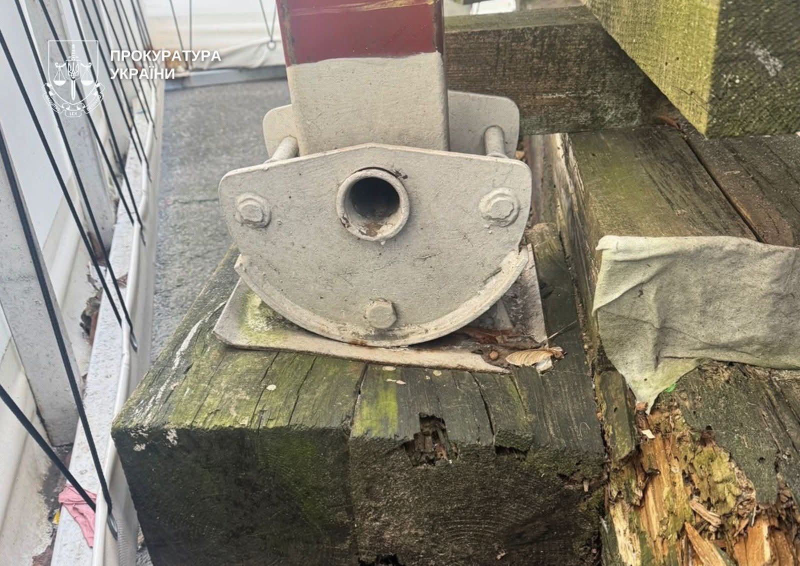 Чортове колесо відповідальності: чиновники КМДА отримали підозри через скандальний атракціон на Контрактовій площі Чортове колесо відповідальності: чиновники КМДА отримали підозри через скандальний атракціон на Контрактовій площі