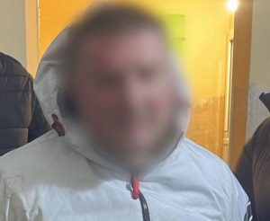 На Київщині затримали псевдоадвоката, який ошукував клієнтів і переховувався від слідства