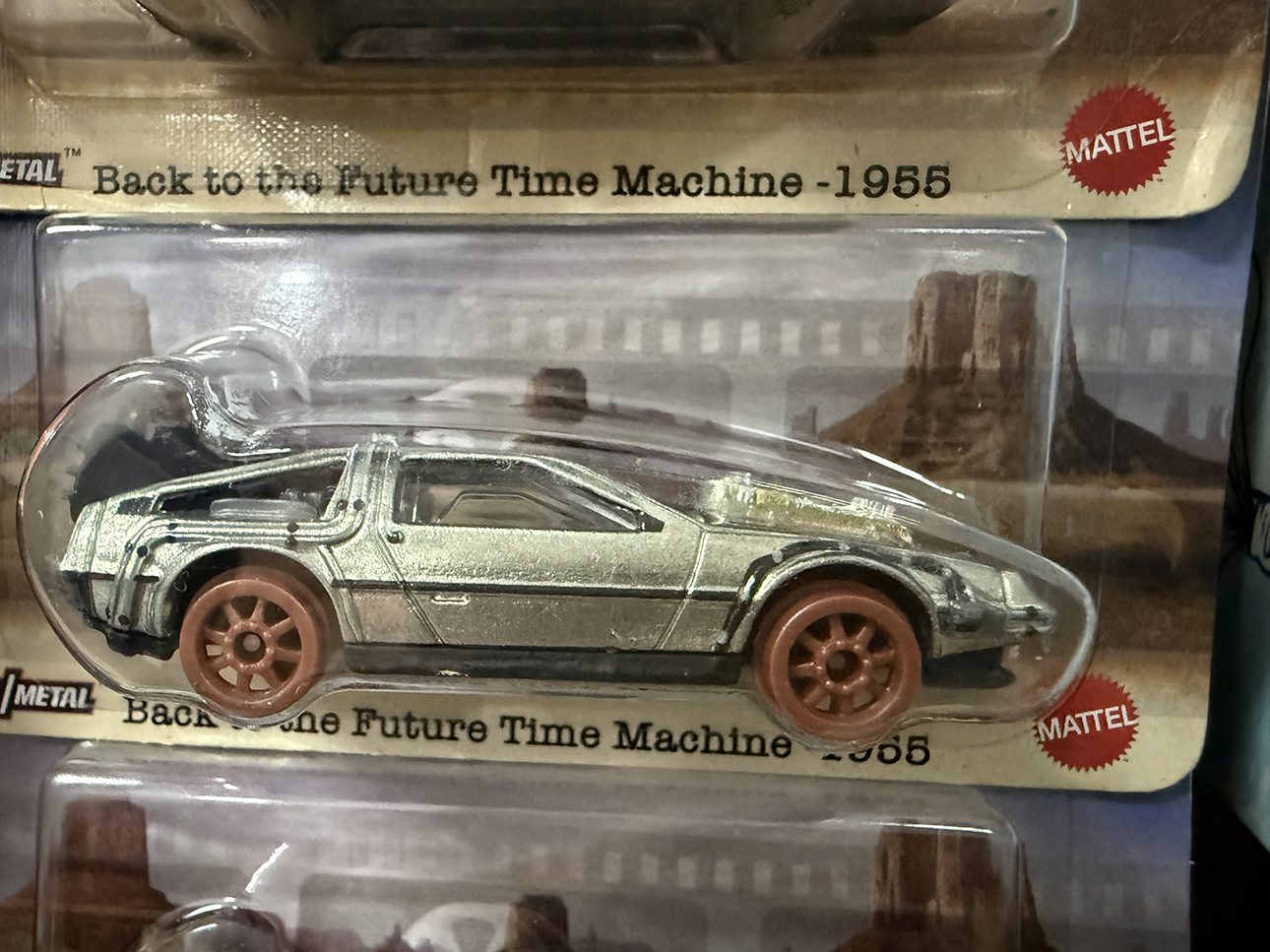 Київські митники викрили схему незаконного ввезення колекційних іграшок, моделей автомобілів та карток на 1,5 млн гривень (фото)