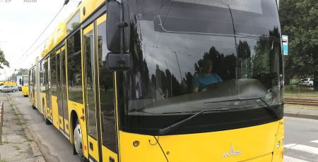 У неділю, 4 січня, деякі автобуси у Києві змінять маршрути (схема)