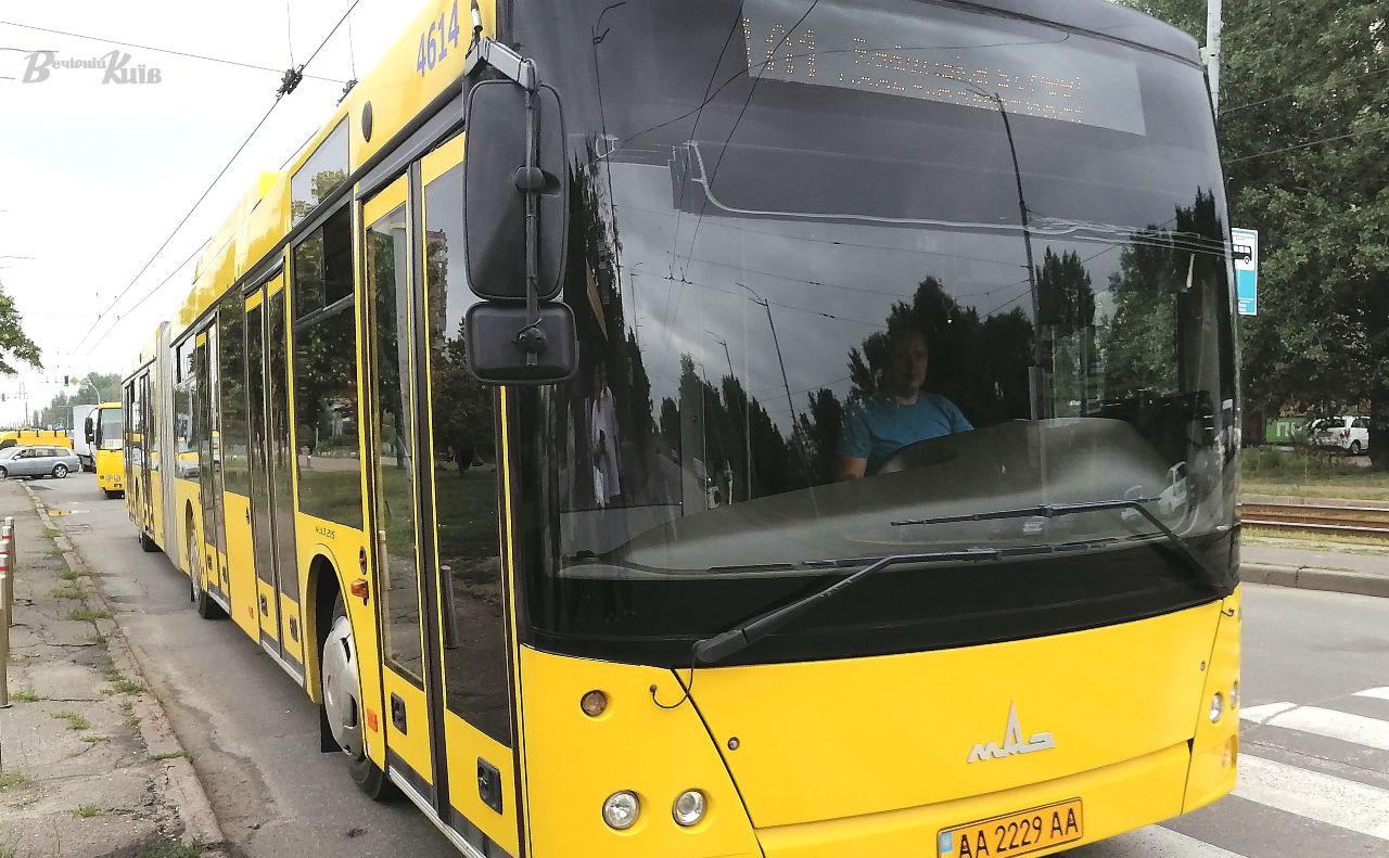 У неділю, 4 січня, деякі автобуси у Києві змінять маршрути (схема)