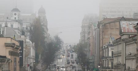 У Києві та області прогнозують жовтий рівень небезпеки через туман та ожеледицю