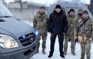"Українська команда" передала машину швидкої допомоги 143 ОМБр, - Палатний