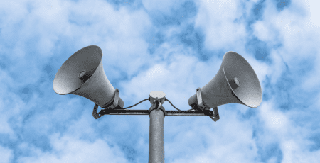 На Київщині поліція сповіщатиме про повітряну тривогу через гучномовці під час відключень світла