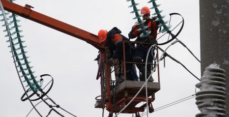 Енергетики частково відновили електропостачання у Броварах після екстреного відключення