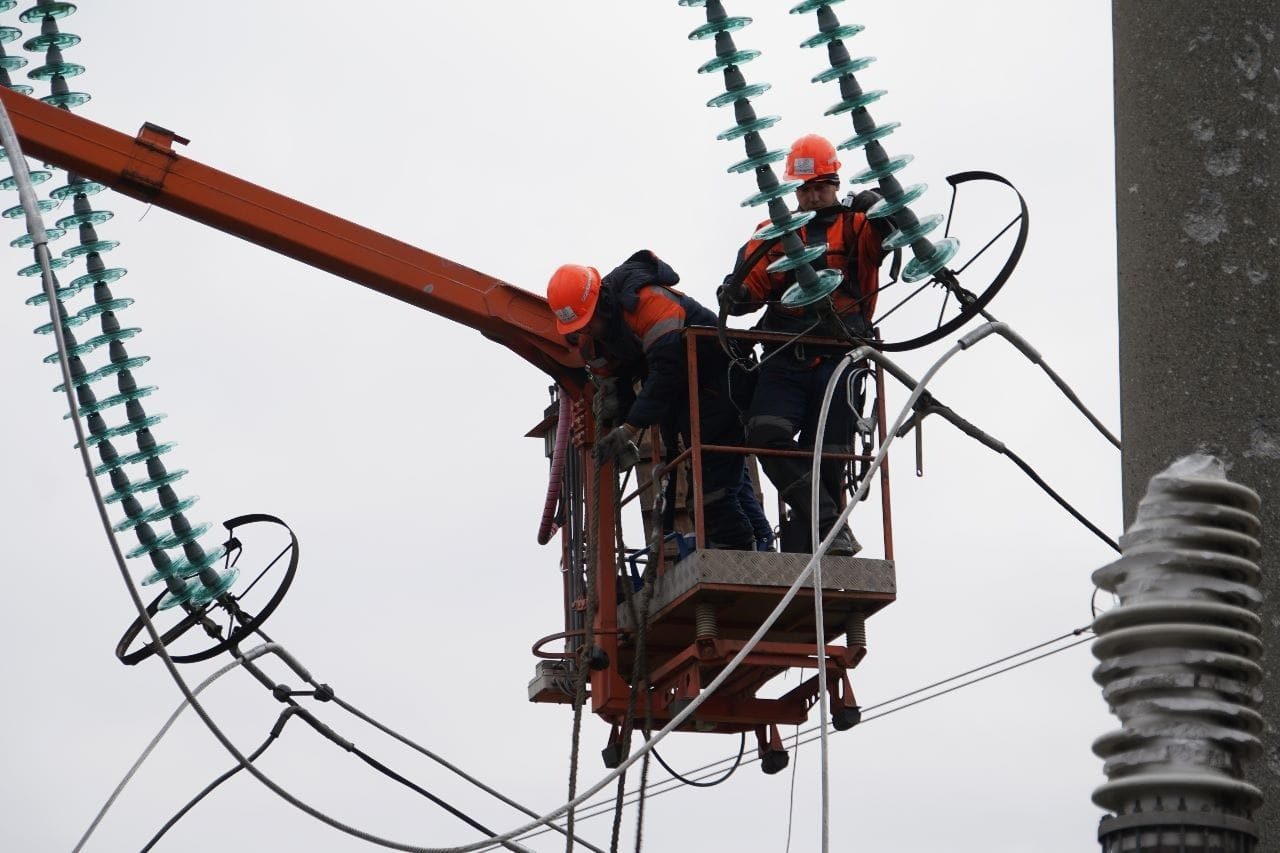 Енергетики частково відновили електропостачання у Броварах після екстреного відключення