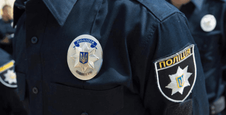 На селищі Немішаєве поліцейський підстрелив чоловіка з гранатою