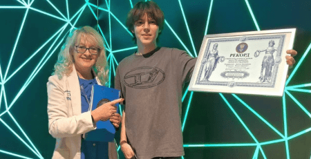 16-річний київський школяр відтворив напам’ять 300 знаків числа Пі та встановив рекорд