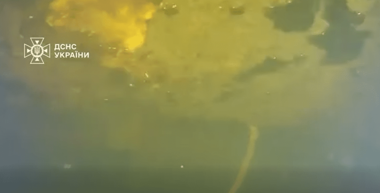 Витримка при –15 °C : на пошкодженій обстрілом столичній ТЕЦ водолази ДСНС провели унікальну спецоперацію