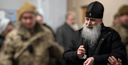 Суд відмовив намісникові Святогірської лаври у терміновій госпіталізації та продовжив арешт на 60 діб