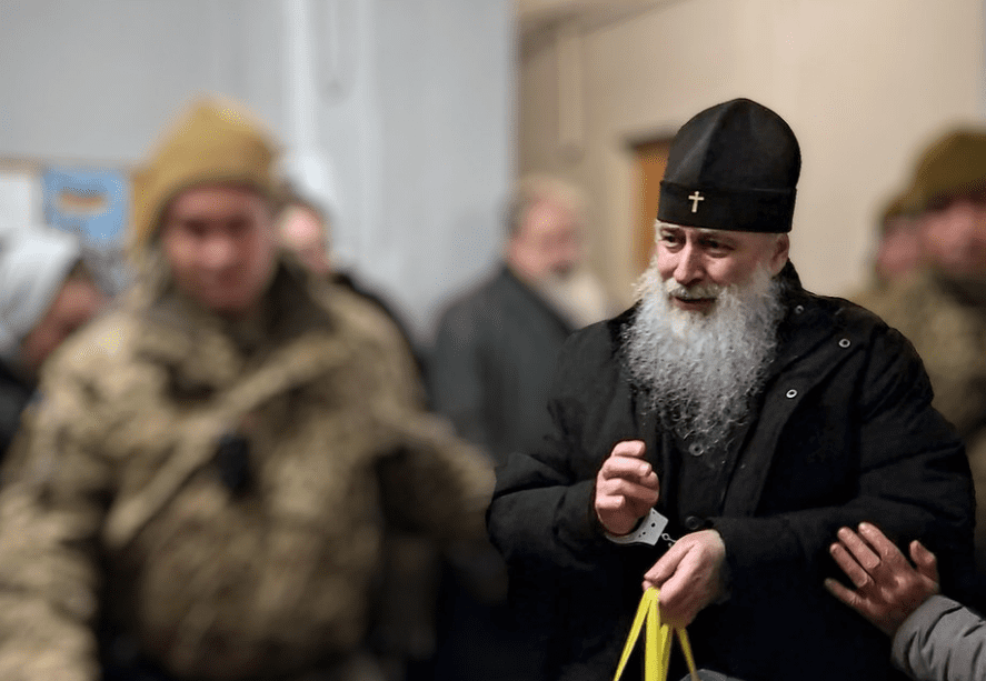 Суд відмовив намісникові Святогірської лаври у терміновій госпіталізації та продовжив арешт на 60 діб