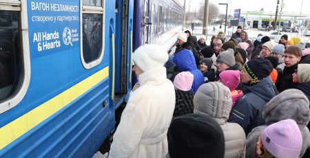У Василькові запрацювали перші «Вагони незламності» для обігріву та зарядки гаджетів