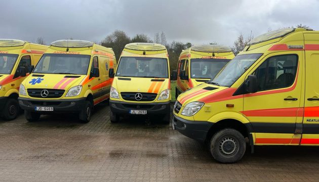 Одну з восьми латвійських “швидких” передали лікарні Борисполя