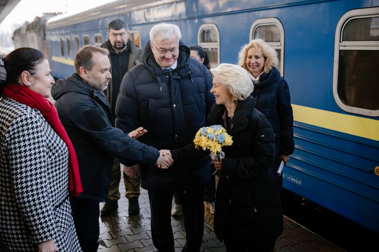 До річниці повномасштабного вторгнення залізницею до столиці прибули 26 міжнародних делегацій