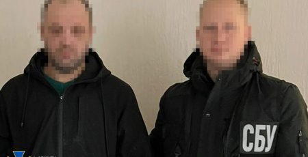 СБУ затримала двох українців, які за 30 доларів зареєстрували на себе Starlink для російських окупантів (фото)