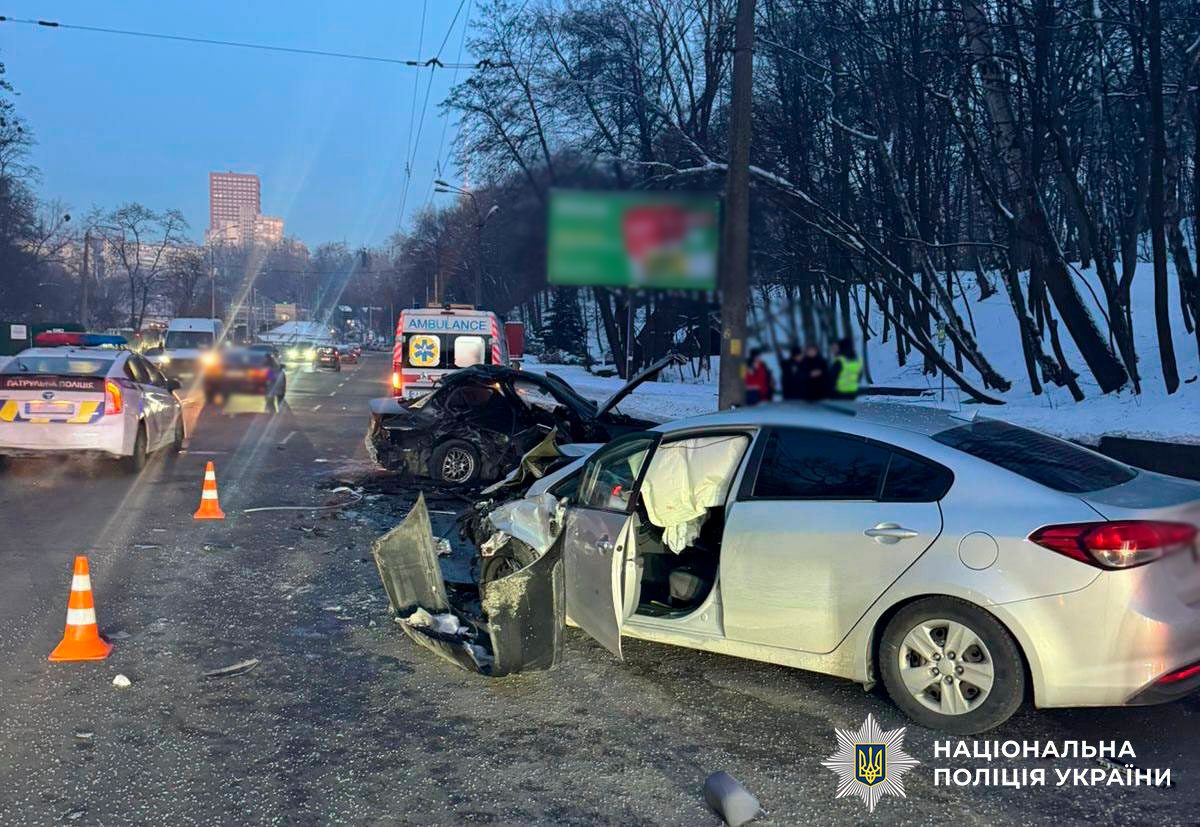 Автотроща на Гостомельському шосе за участю чотирьох автомобілів: одна людина загинула, ще четверо постраждали (фото)