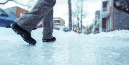 Столичні інспектори з благоустрою склали 93 адмінпротоколи за неналежне прибирання територій від снігу та накрижень