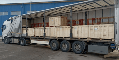 До Києва з Копенгагена надійшли три генератори та мобільна котельня