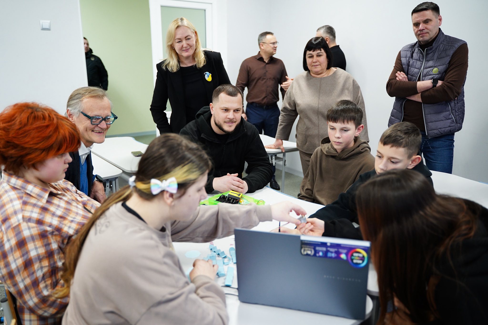 Микола Калашник разом із директором Enabel в Україні Дірком Депре оглянули новозбудоване укриття у Новопетрівському ліцеї