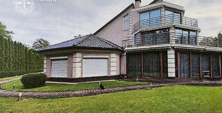 Прокуратура вимагає звільнити ділянку на Трухановому острові від незаконної забудови