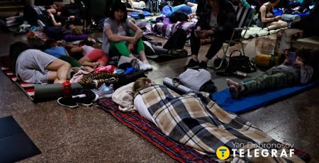 У столичному метро буде більше розкладушок для людей при укритті