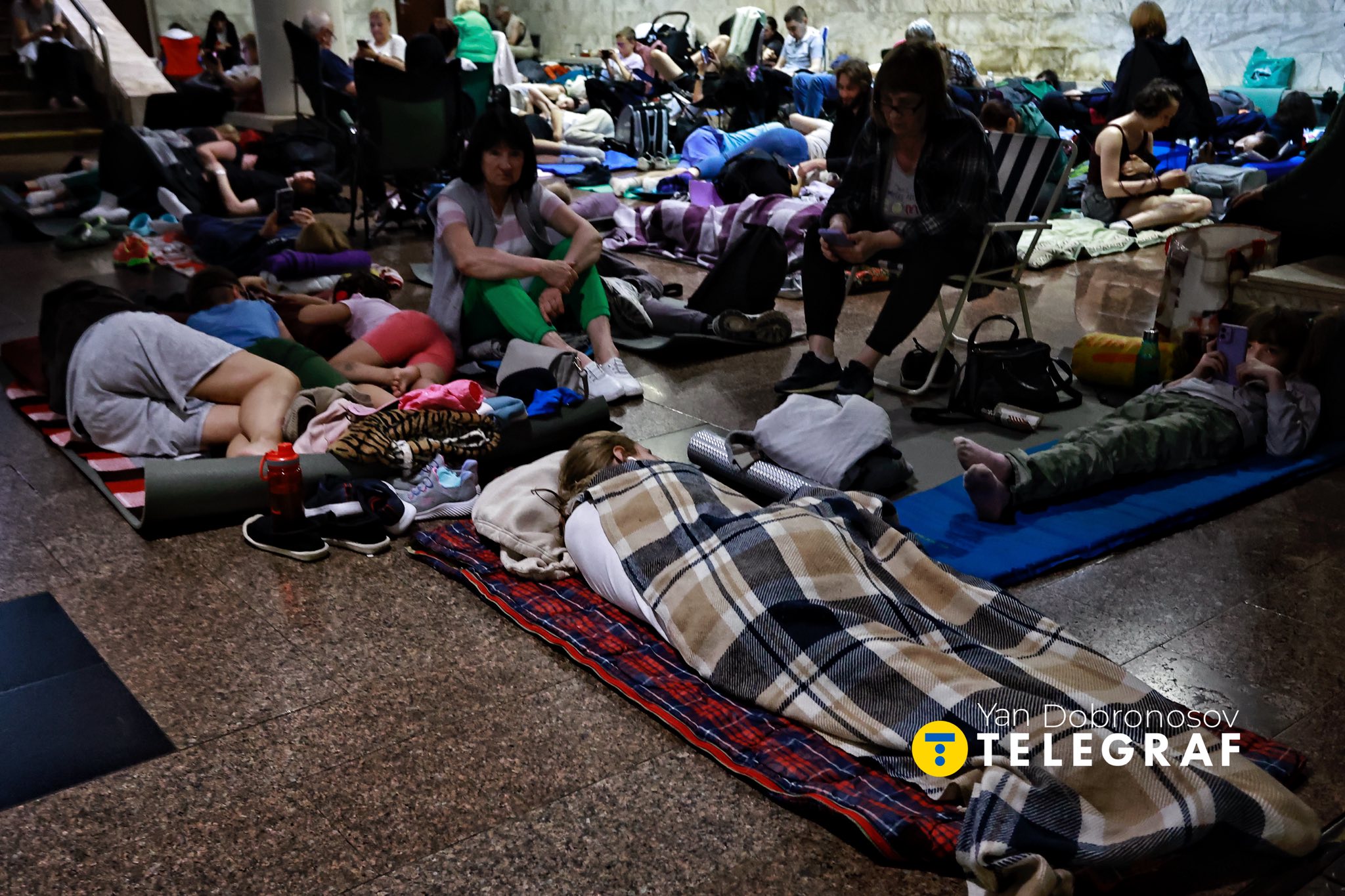У столичному метро буде більше розкладушок для людей при укритті