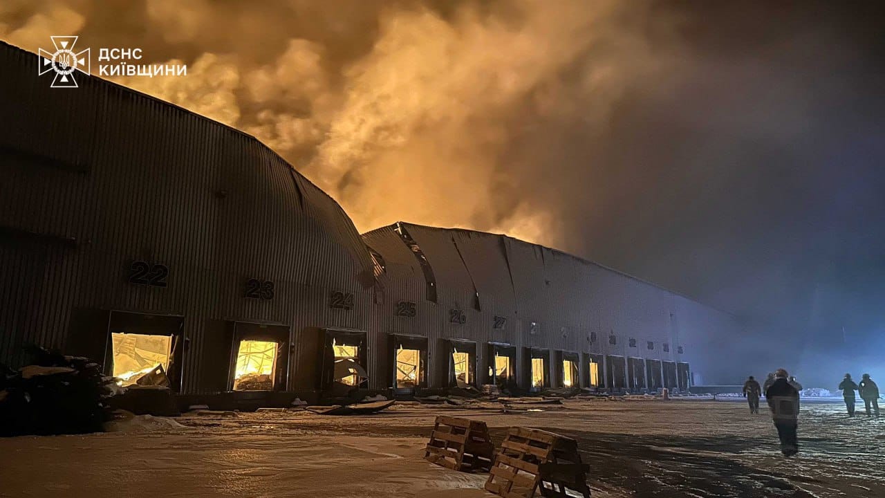 У Яготині на Київщині внаслідок атаки рф виникла пожежа на складах