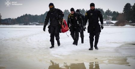 У Вишгородському районі вже тиждень шукають водія автомобіля, який провалився під кригу