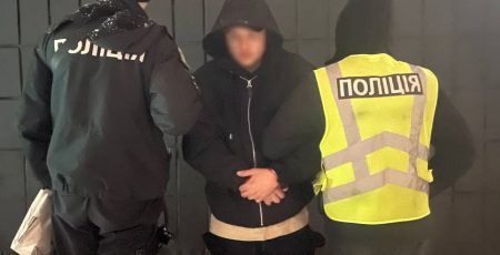 Серійний палій затриманий у Києві: за місяць спалив 7 військових та цивільних авто на Солом’янці