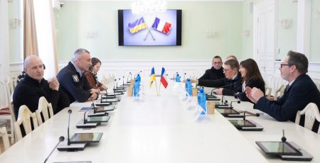 Париж передає Києву ще вісім генераторів