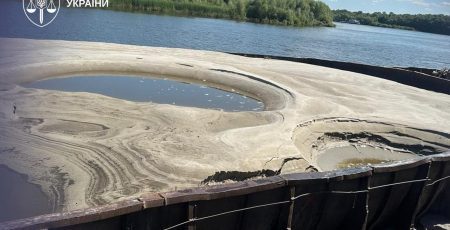 Незаконний видобуток піску на Десні: директор фірми отримав підозру за роботу не по дозволах