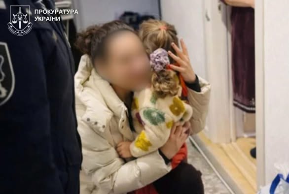 Кіднепінг по-київськи: матері повернули дитину, незаконно вивезену її колишнім чоловіком за кордон