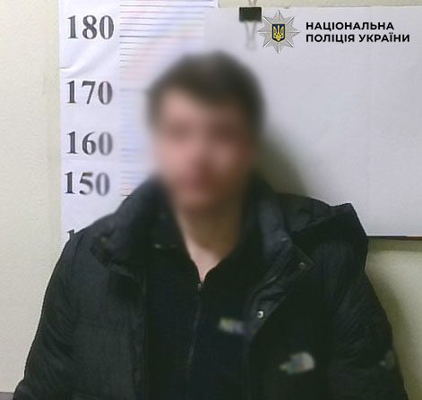 Різанина на зупинці: киянин понівечив обличчя підлітку канцелярським ножем Різанина на зупинці: киянин понівечив обличчя підлітку канцелярським ножем