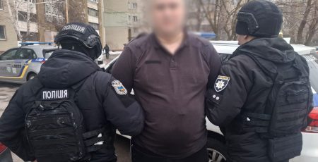 Збриті вуса не допомогли: чоловіка, який глузував з меморіалу на Майдані, затримали