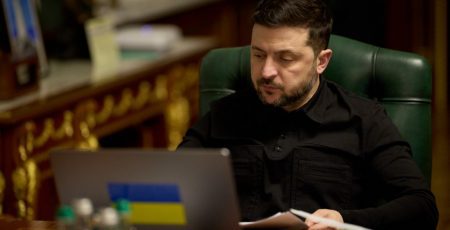 Зеленський ввів у дію санкції проти 10 поштових підприємств рф