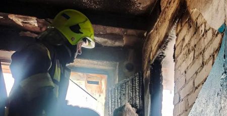 У Вишгороді під час пожежі в багатоповерхівці евакуювали 13 мешканців (фото)