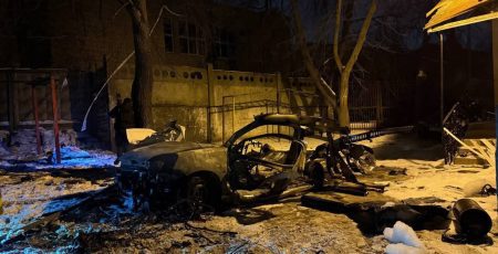 У Києві затримали двох чоловіків за підрив авто для медевакуації: слідство кваліфікує це як теракт (фото)