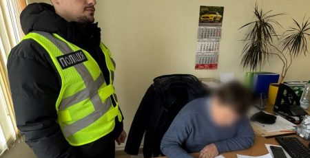 У Києві посадовцю КП ШЕУ Шевченківського району оголосили підозру через переплату за дорожню сіль